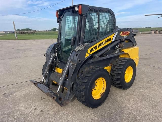 Image of New Holland L220 equipment image 1
