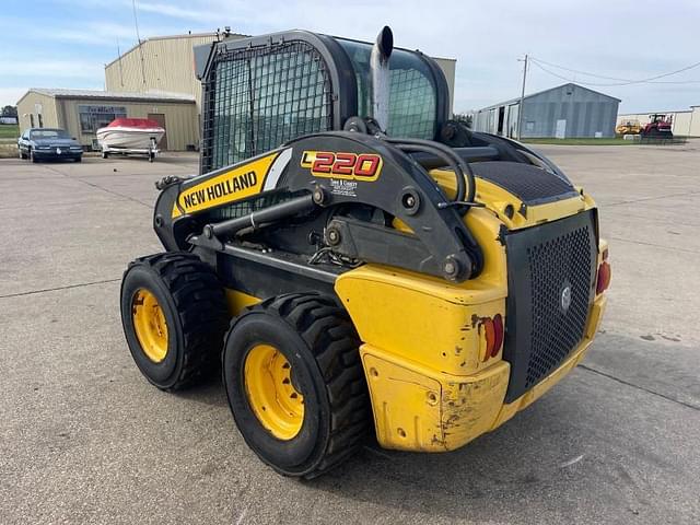 Image of New Holland L220 equipment image 4
