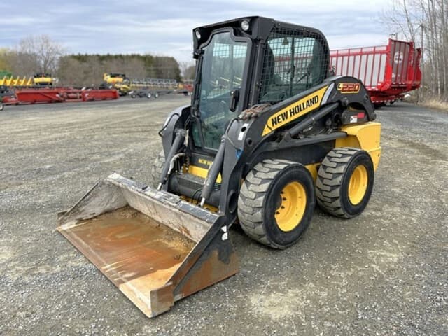 Image of New Holland L220 equipment image 1