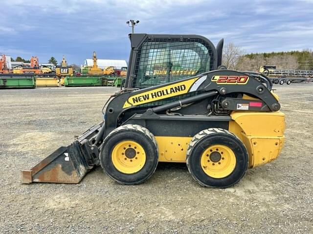 Image of New Holland L220 equipment image 3