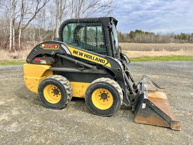 Image of New Holland L220 equipment image 2
