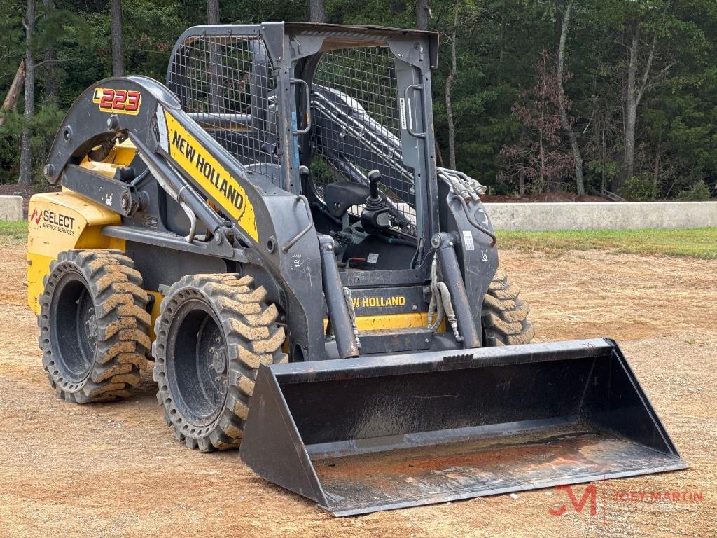 Image of New Holland L223 Primary image