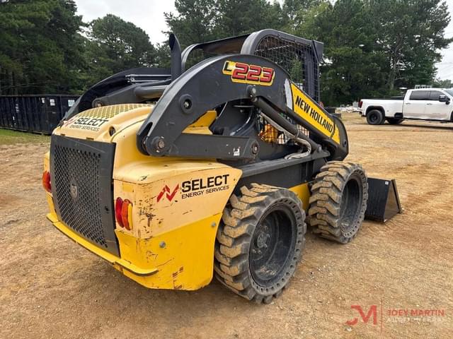 Image of New Holland L223 equipment image 1