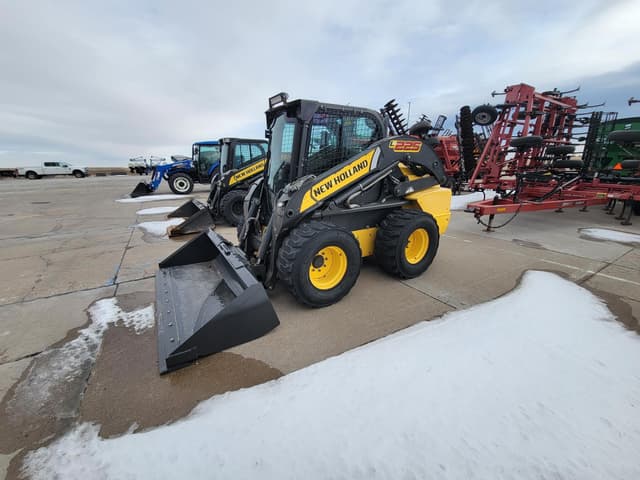 Image of New Holland L225 equipment image 1