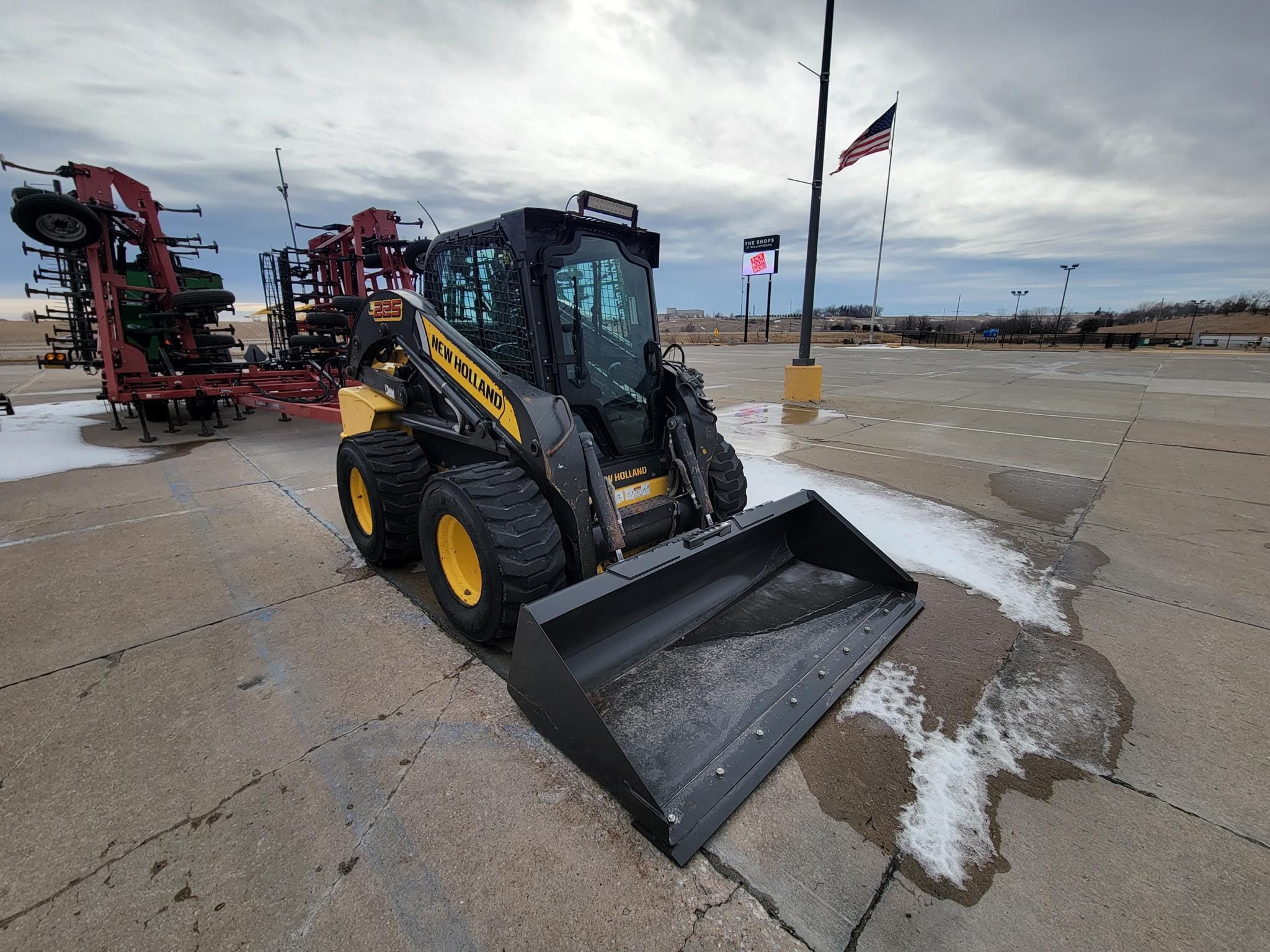 2011 New Holland L225 Image