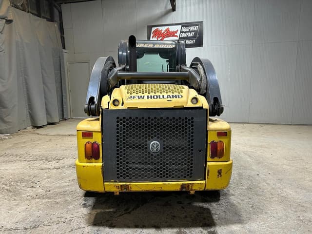Image of New Holland L225 equipment image 2