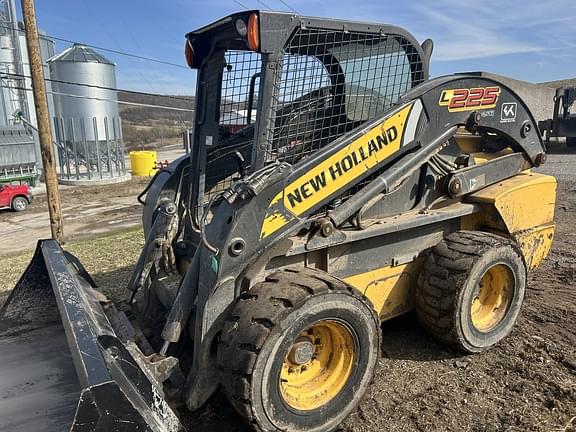 Image of New Holland L225 Primary image