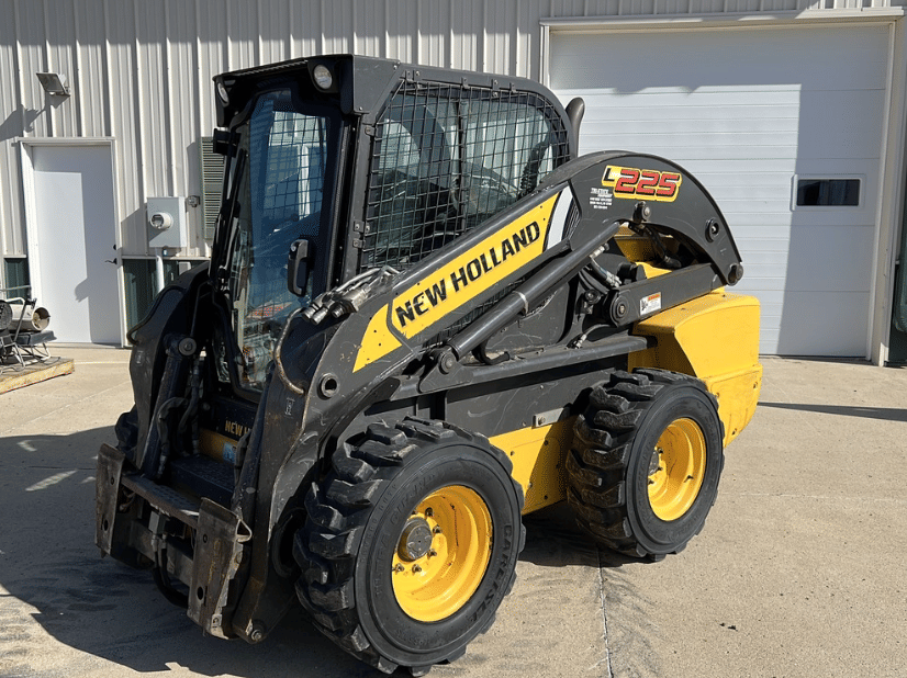 Main image New Holland L225