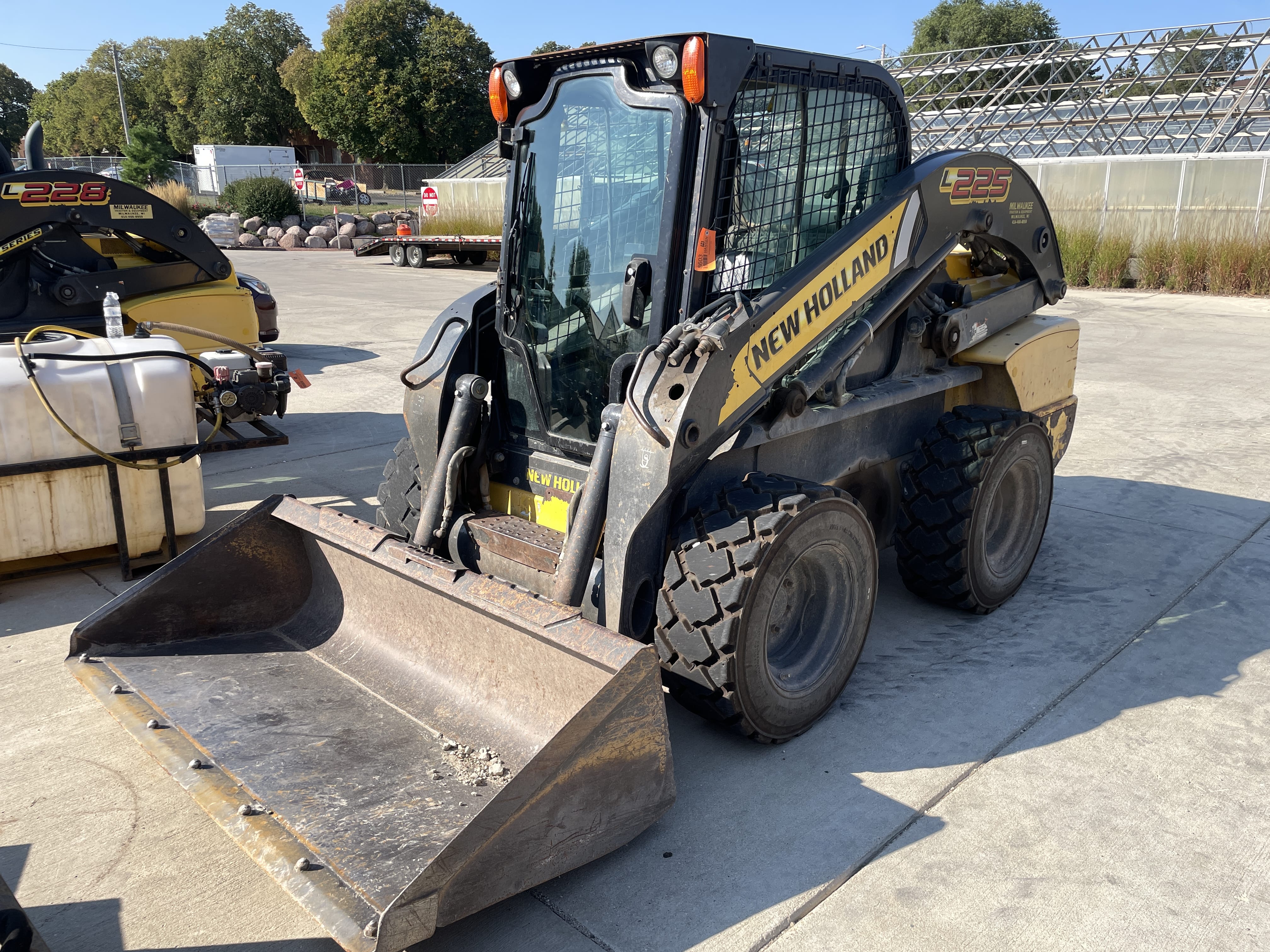 Main image New Holland L225