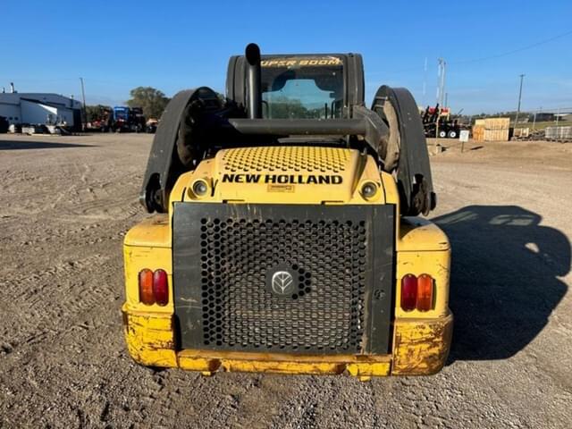 Image of New Holland L230 equipment image 4