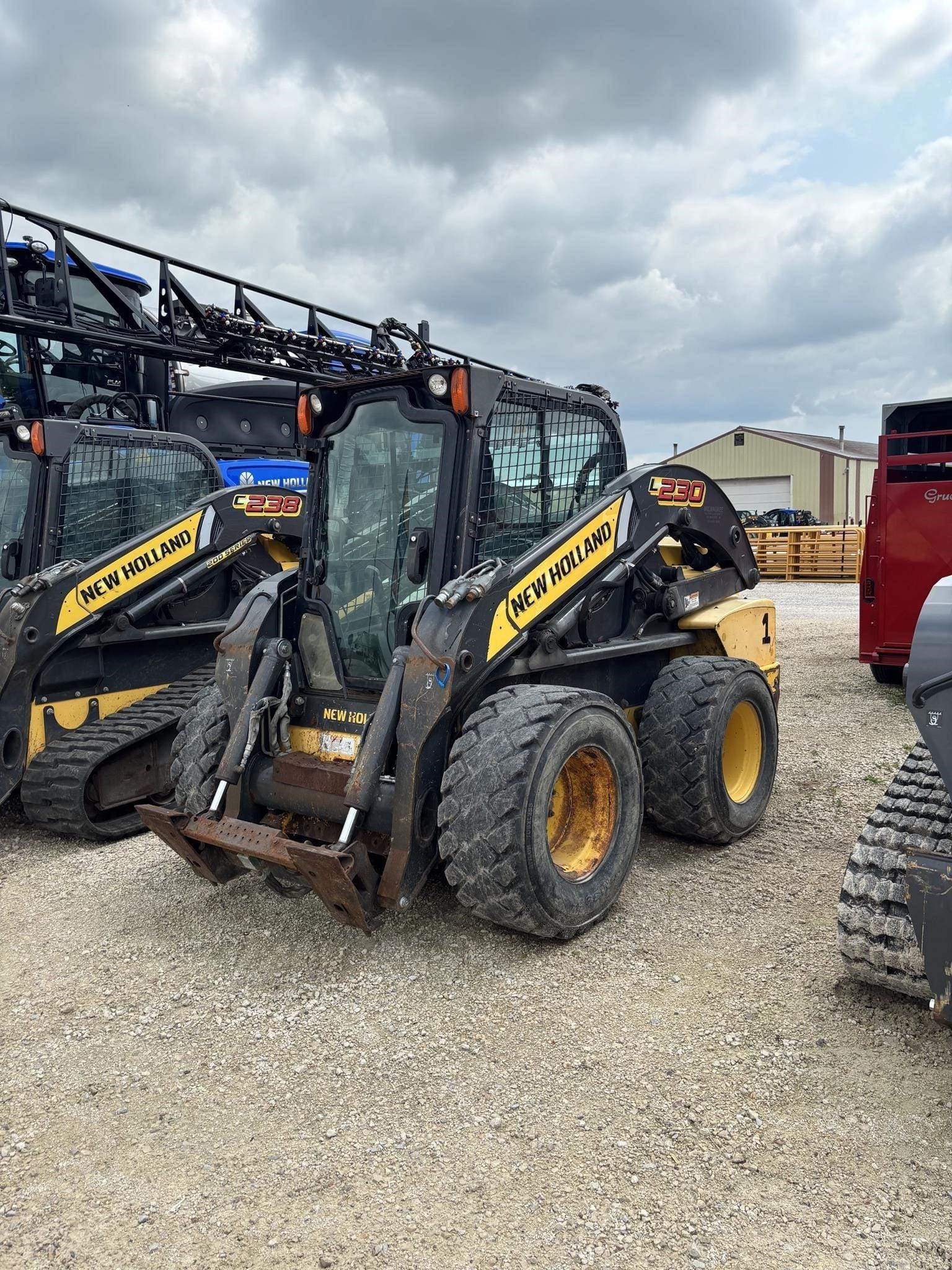 2011 New Holland L230 Equipment Image0