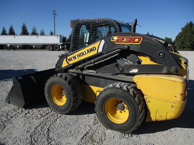 Image of New Holland L230 equipment image 4