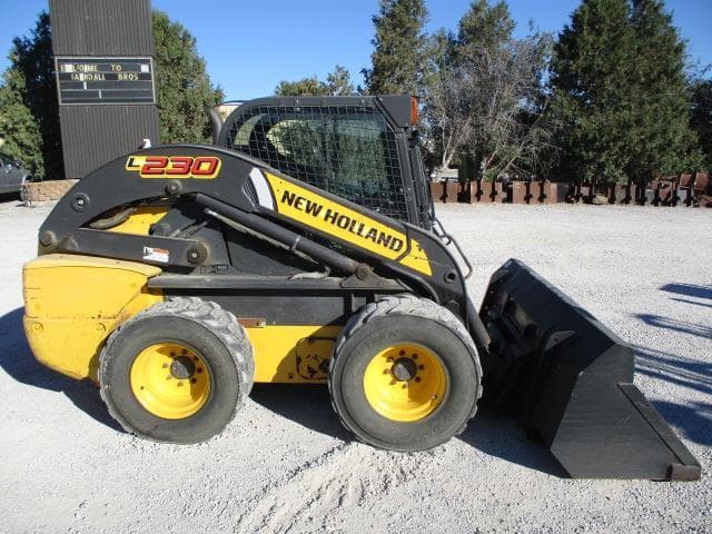 Image of New Holland L230 equipment image 3