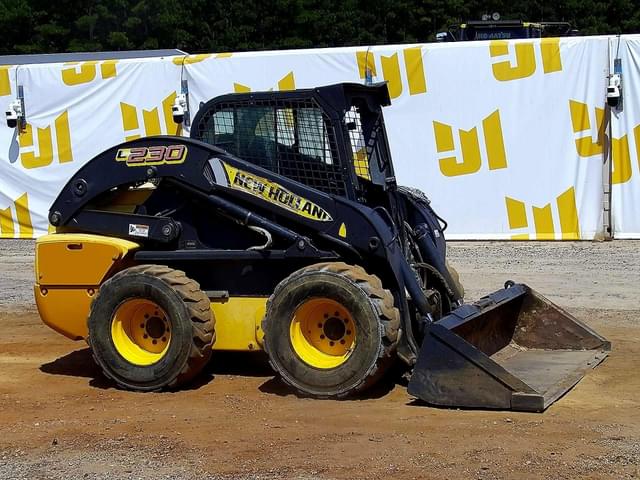 Image of New Holland L230 equipment image 3