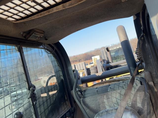 Image of New Holland L230 equipment image 4