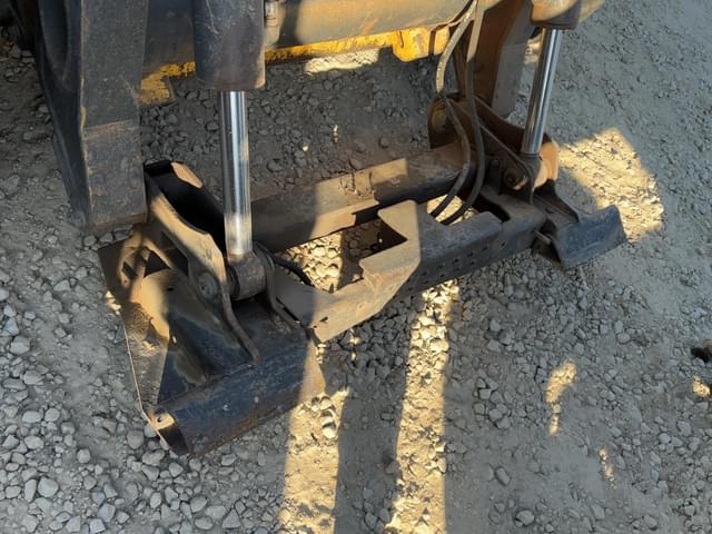 Image of New Holland L230 equipment image 3