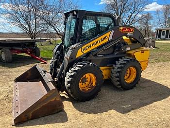 2011 New Holland L230 Equipment Image0