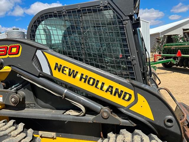 Image of New Holland L230 equipment image 4