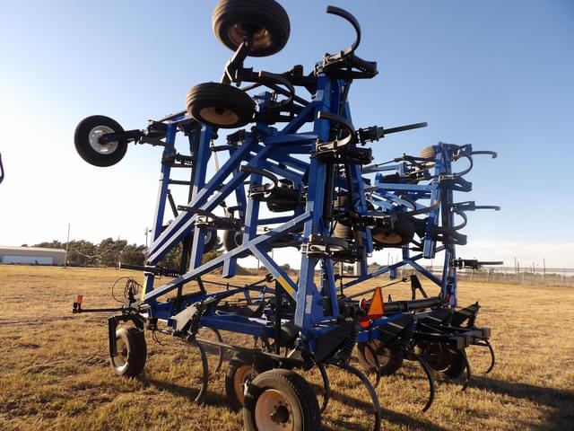 Image of New Holland ST830 equipment image 1