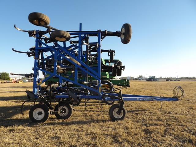 Image of New Holland ST830 equipment image 4