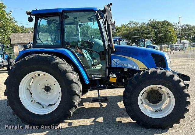 Image of New Holland T5070 equipment image 3