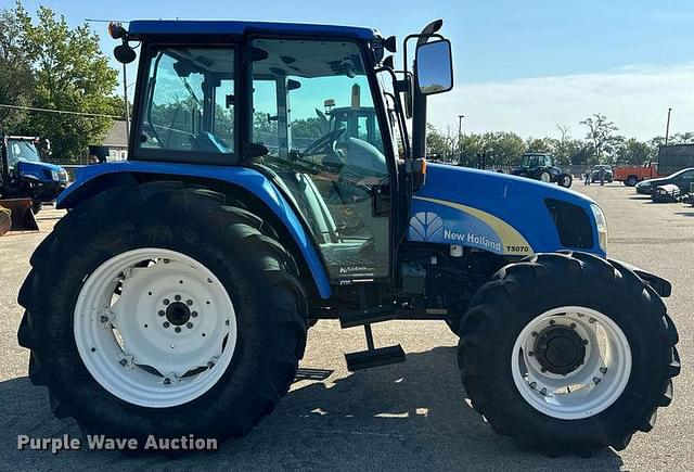 Image of New Holland T5070 equipment image 3