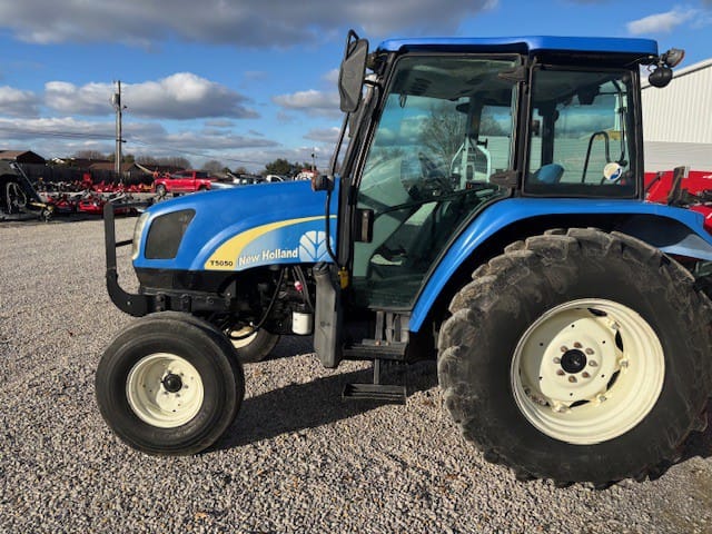 2011 New Holland T5050 Equipment Image0