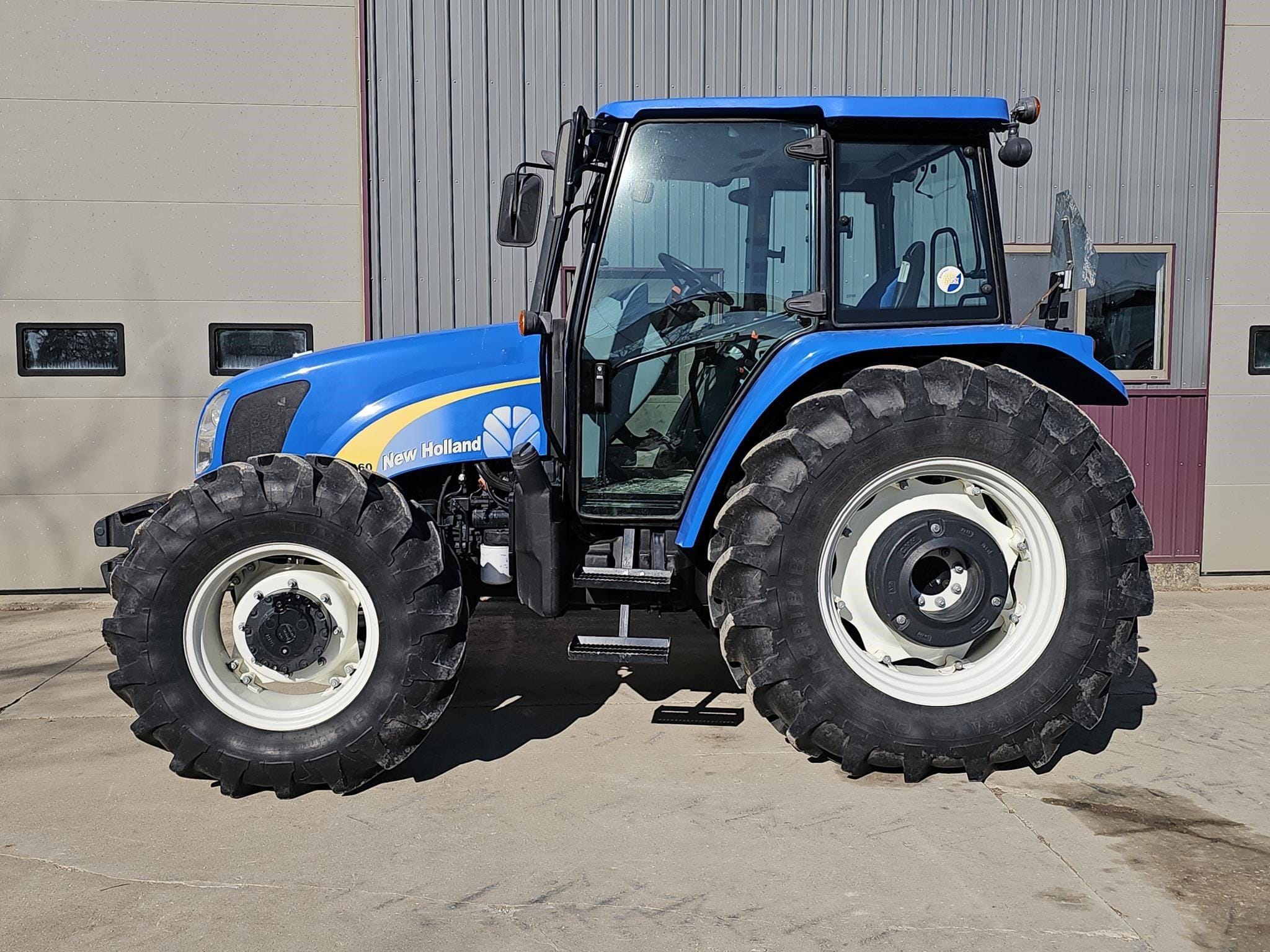 2011 New Holland T5060 Equipment Image0