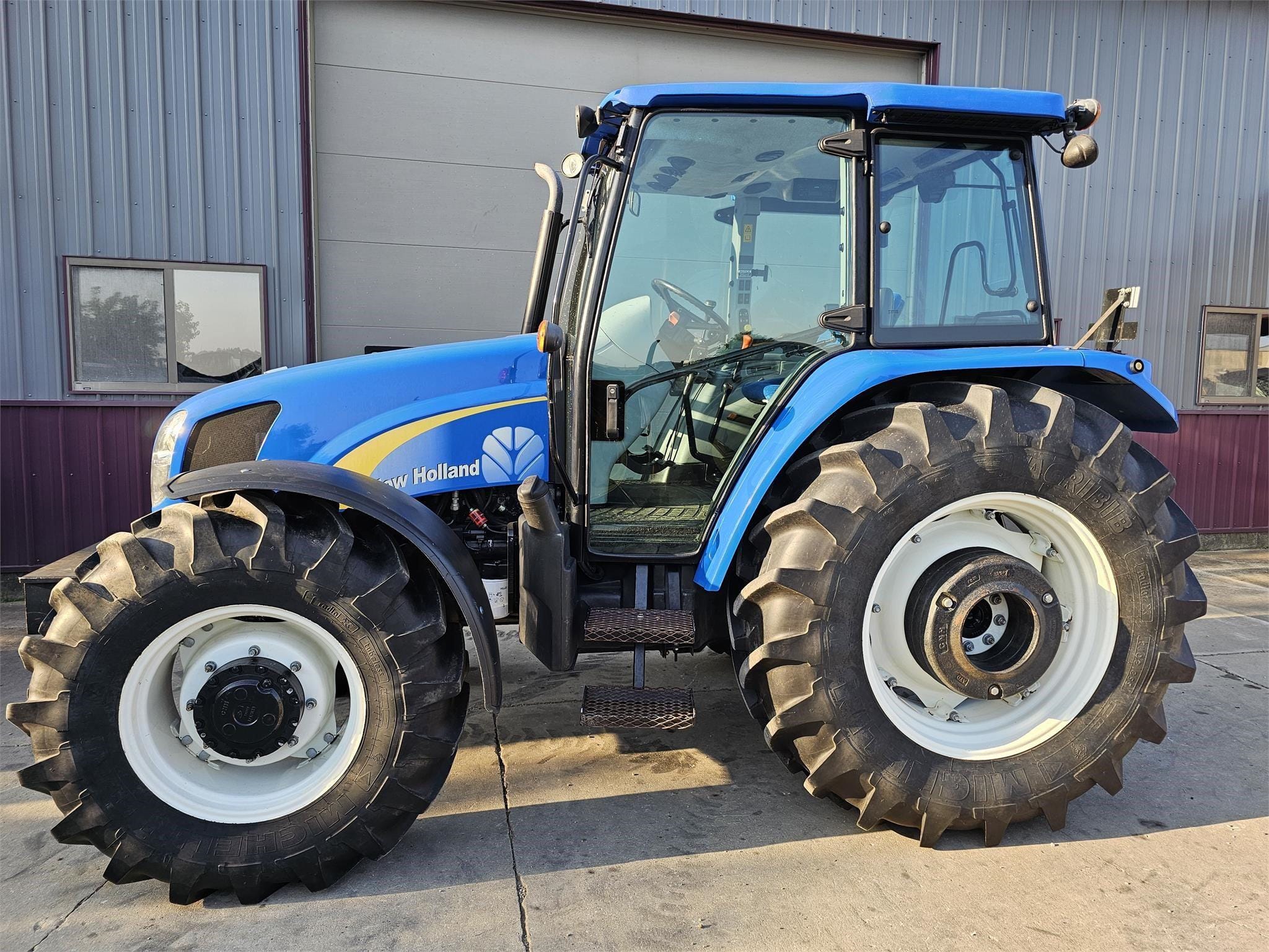 2011 New Holland T5070 Equipment Image0