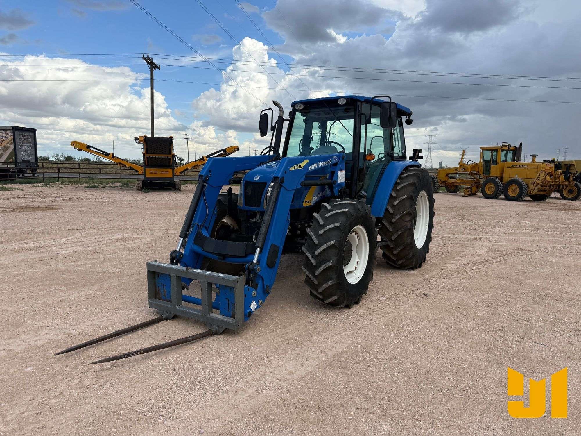 100 to 174 HP Tractors image