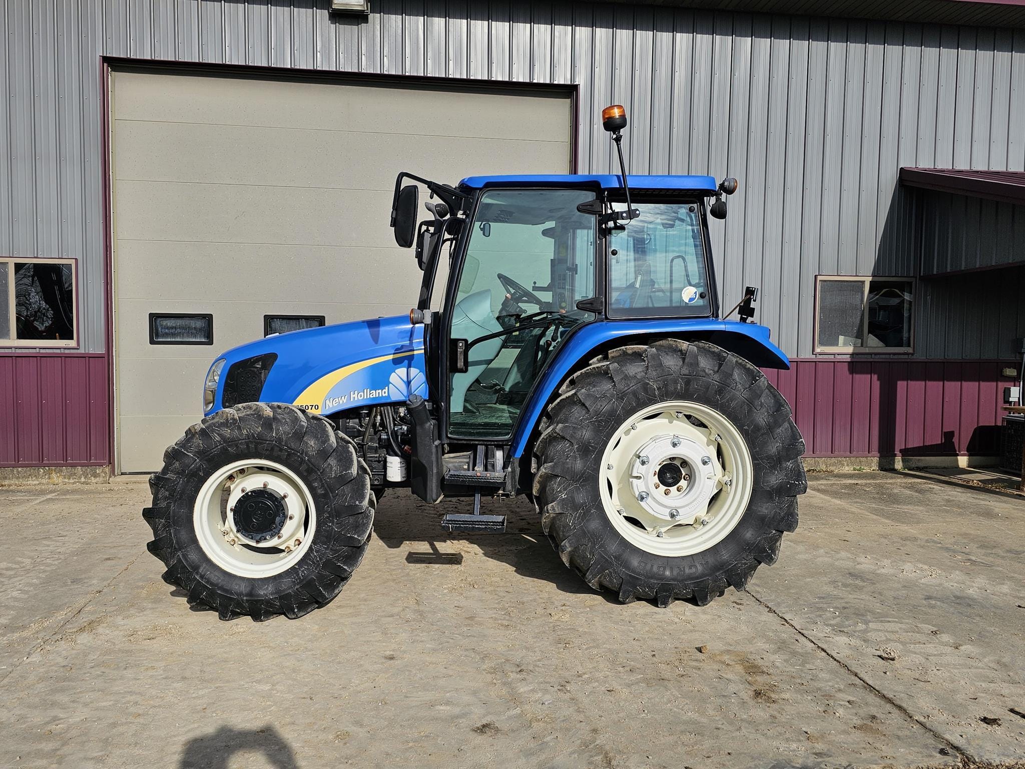 2011 New Holland T5070 Equipment Image0
