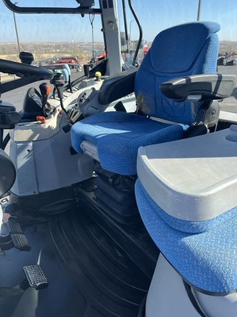 Image of New Holland T6050 Plus equipment image 1