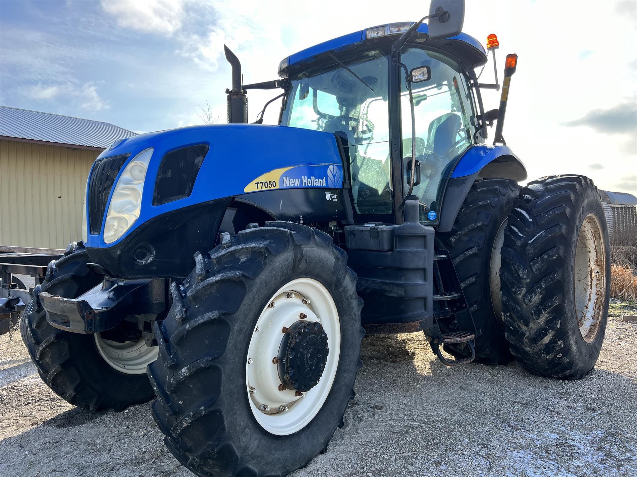 2011 New Holland T7050 Equipment Image0