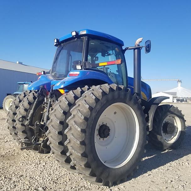 Image of New Holland T8030 equipment image 3