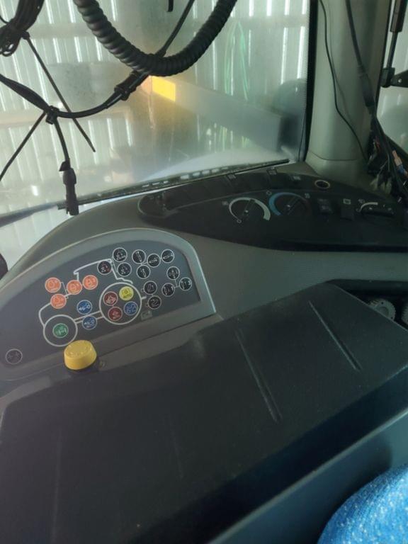 Image of New Holland T8.300 equipment image 3