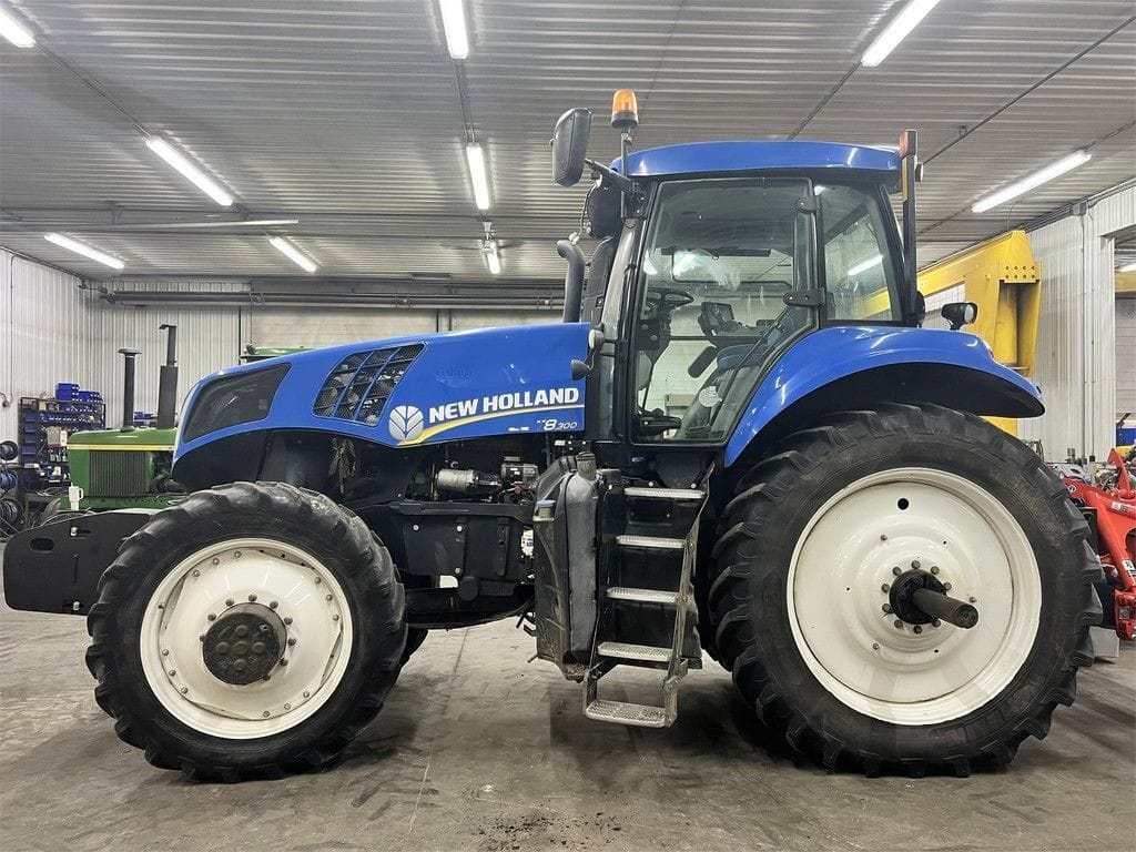 Main image New Holland T8.300