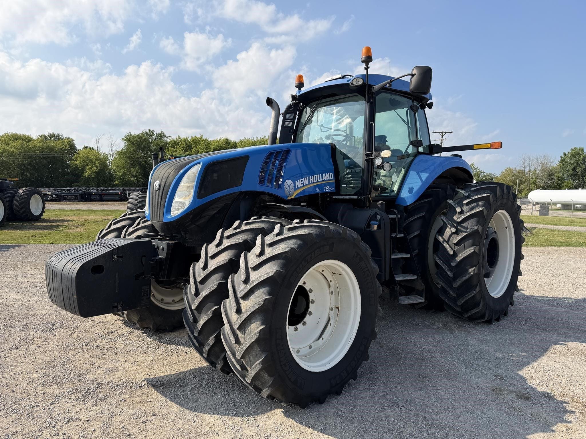 2011 New Holland T8.390 Equipment Image0