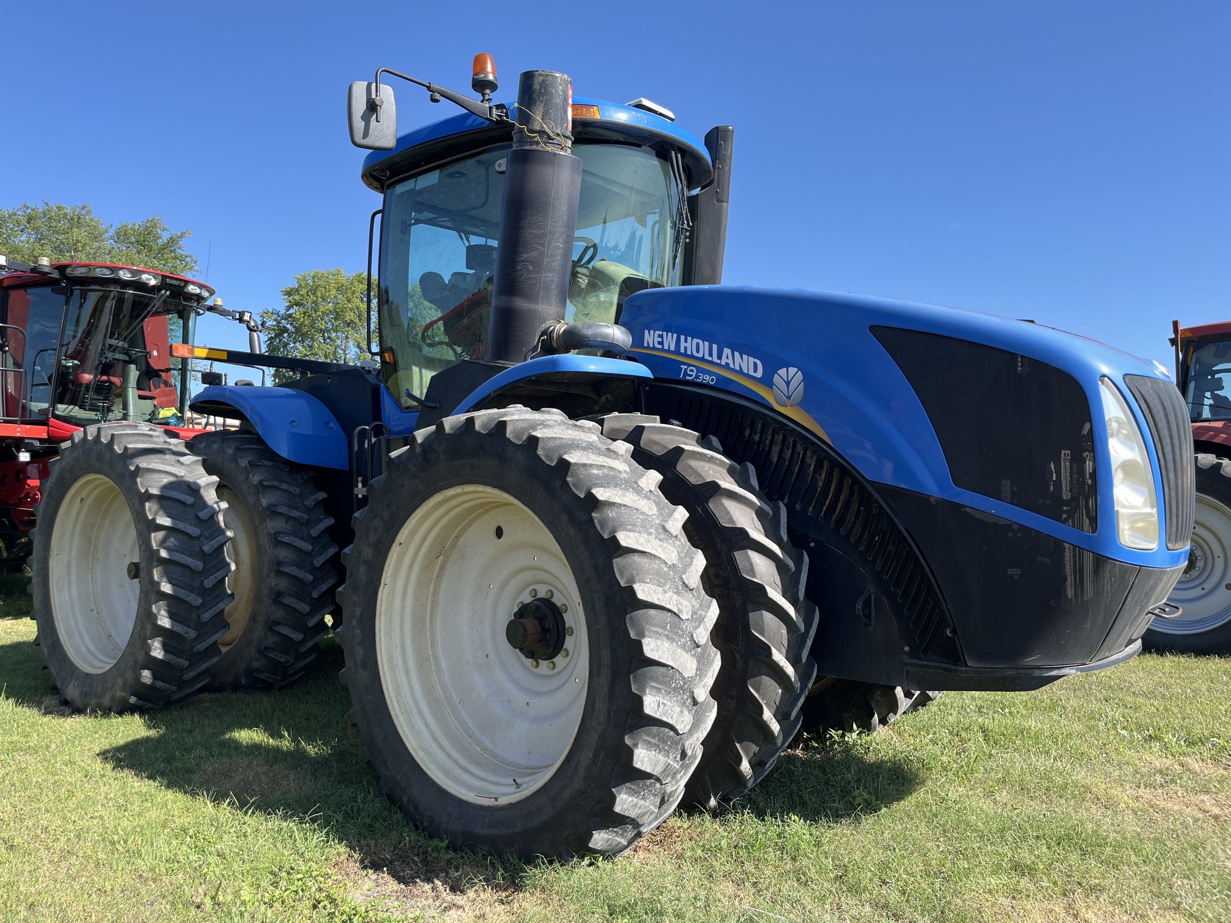 2011 New Holland T9.390 Equipment Image0