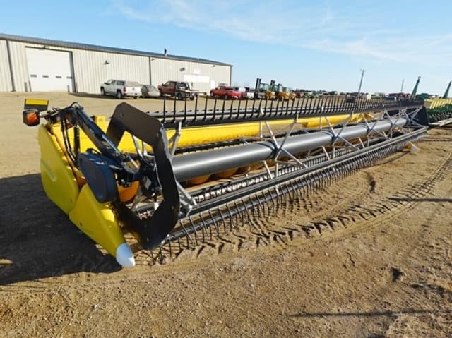 Image of New Holland 740CF-30 equipment image 3