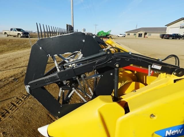 Image of New Holland 740CF-30 equipment image 4