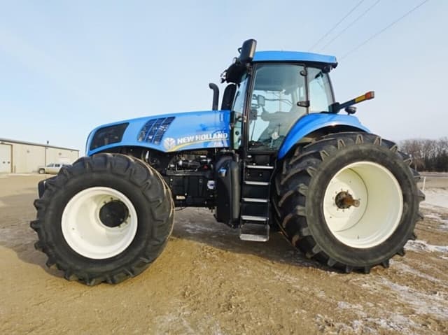 Image of New Holland T8.300 equipment image 4
