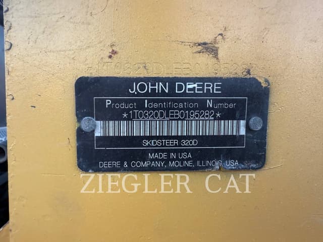 Image of John Deere 320D equipment image 4