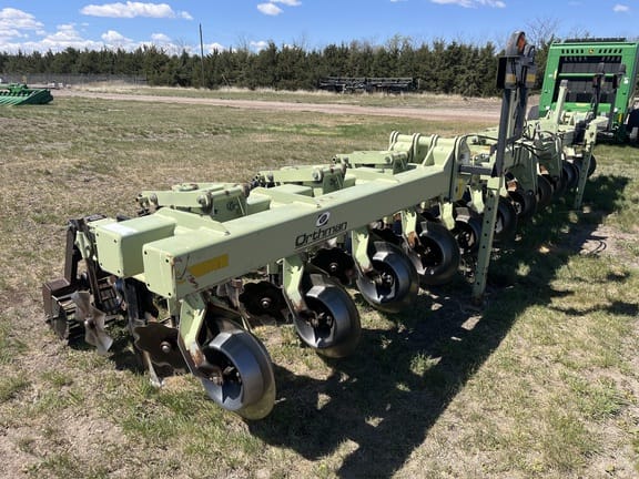 2011 Orthman 839-030 Equipment Image0