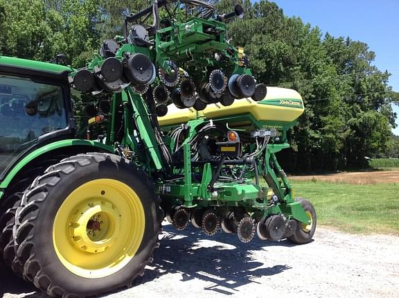 Image of John Deere DR18 equipment image 3