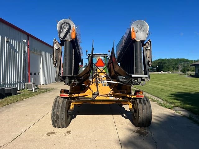 Image of Oxbo 330 equipment image 2