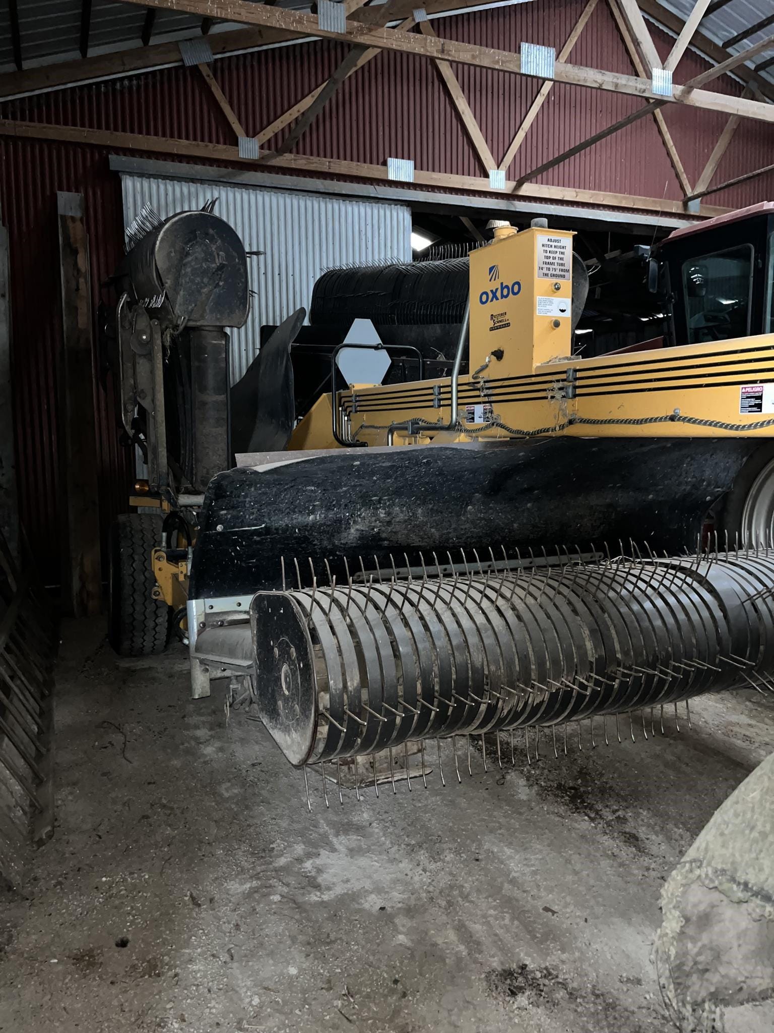 2011 Oxbo 334 Equipment Image0