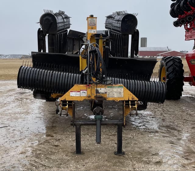 Image of Oxbo 334 equipment image 1