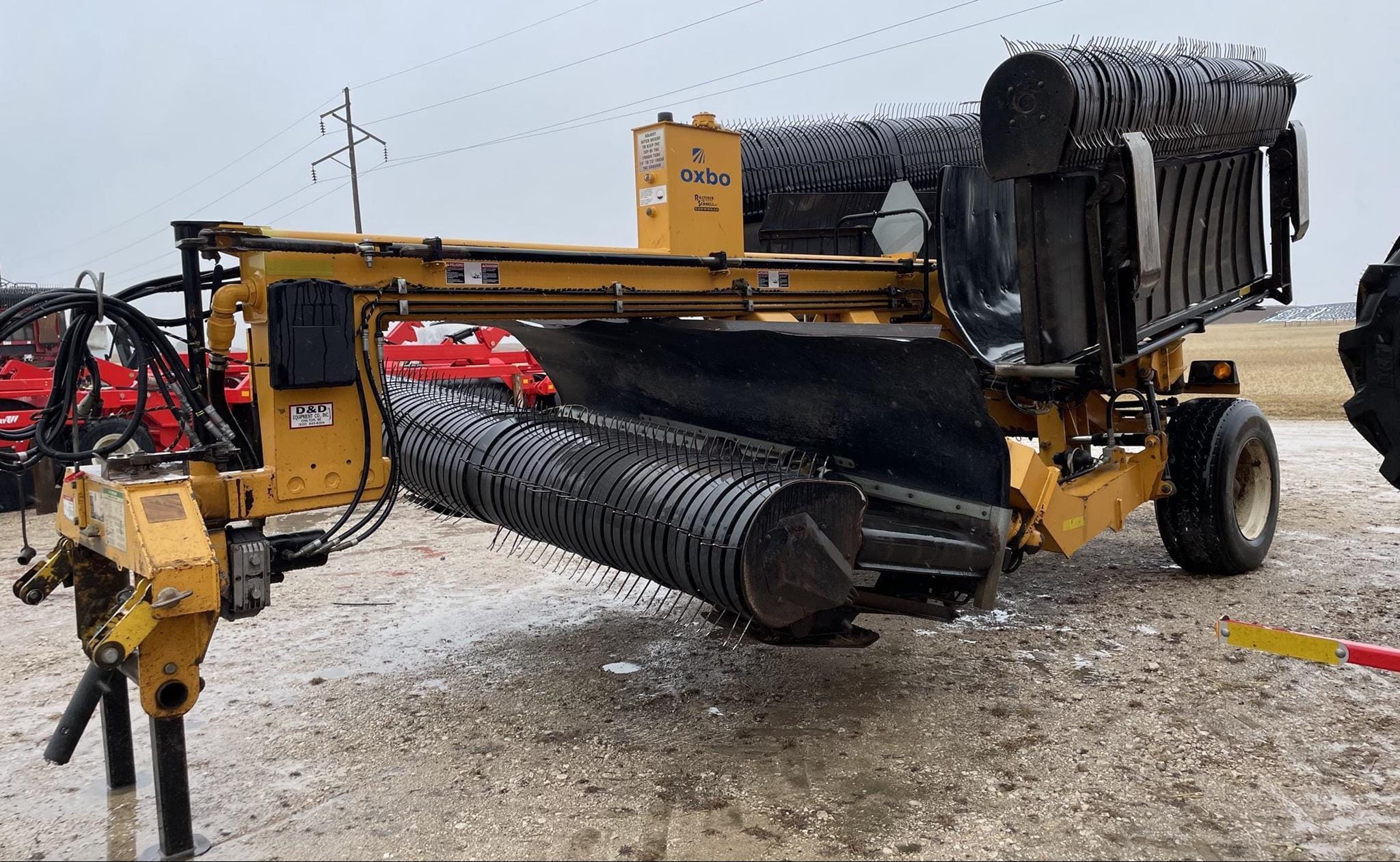 2011 Oxbo 334 Equipment Image0