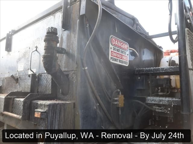 Image of Peterbilt 337 equipment image 3
