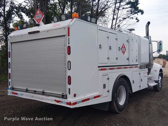 Image of Peterbilt 337 equipment image 4